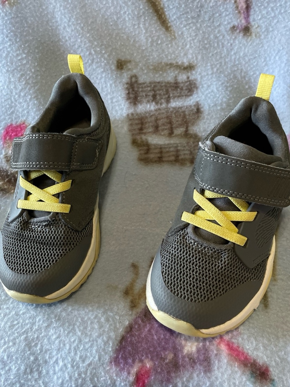 Kids Gray and Yellow Lightweight Hook-and-Loop Sneakers